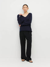 Load image into Gallery viewer, JHL BY JULIETTE HOGAN V-NECK LONG SLEEVE NAVY