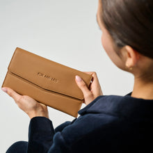 Load image into Gallery viewer, FOX & LEO THE TRAVELLER TAN