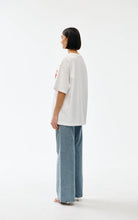 Load image into Gallery viewer, KINNEY LOVER TEE WHITE