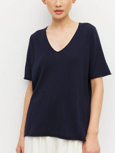 Load image into Gallery viewer, JHL BY JULIETTE HOGAN V NECK CASHMERE TEE NAVY