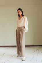 Load image into Gallery viewer, INDI & COLD YARROW TOP BLANCO