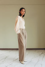 Load image into Gallery viewer, INDI & COLD YARROW TOP BLANCO