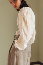 Load image into Gallery viewer, INDI & COLD YARROW TOP BLANCO