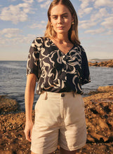 Load image into Gallery viewer, ESMAEE ECHO SHORT CREAM