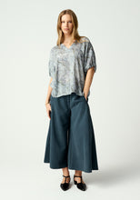 Load image into Gallery viewer, UNTOUCHED WORLD FLORINE TOP DAPPLED BLOOM