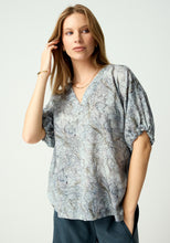 Load image into Gallery viewer, UNTOUCHED WORLD FLORINE TOP DAPPLED BLOOM