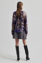 Load image into Gallery viewer, SECOND FEMALE BLURRY SHIRT DAY BREAK