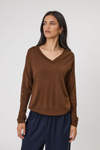 Load image into Gallery viewer, MARLOW ALTO MERINO V NECK WALNUT