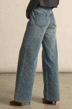 Load image into Gallery viewer, ZOE KRATZMANN AURA JEAN MID DENIM