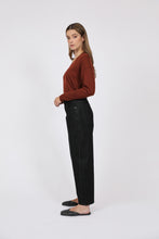 Load image into Gallery viewer, MARLOW THE CURVE BARREL JEAN NOIR RINSE
