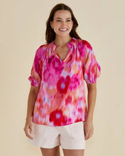 Load image into Gallery viewer, BETTY BASICS JOANNE BLOUSE FLORAL ABSTRACT