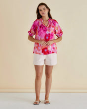 Load image into Gallery viewer, BETTY BASICS JOANNE BLOUSE FLORAL ABSTRACT