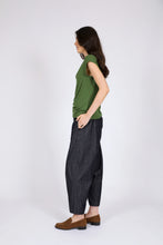 Load image into Gallery viewer, MARLOW BEAM BARREL PANT DARK WASH