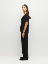 Load image into Gallery viewer, JHL BY JULIETTE HOGAN V NECK CASHMERE TEE BLACK