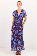 Load image into Gallery viewer, AMONG THE BRAVE CHARIOT BURGUNDY BLUE FLORAL FLUTTER SLEEVE MAXI DRESS