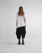 Load image into Gallery viewer, TAYLOR ASPIRE TEE WHITE/BLACK
