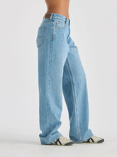 Load image into Gallery viewer, LEE MID BAGGY JEAN SKYLINE BLUE