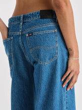Load image into Gallery viewer, LEE LOW SLOUCH JEAN BLUE QUARTER