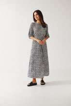 Load image into Gallery viewer, TUESDAY MACKENZIE DRESS BLACK DAISY
