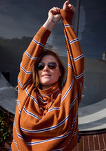 Load image into Gallery viewer, POL BEECH DRAWCORD KNIT TOFFEE/PEBBLE/BLUE