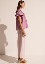 Load image into Gallery viewer, POL CLOVER RUFFLE TOP MAGENTA
