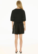 Load image into Gallery viewer, POL HARLYN TOPSTITCH TEE BLACK