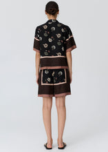 Load image into Gallery viewer, POL TRELLIS SHORT SCARF PRINT