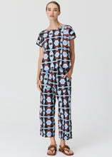 Load image into Gallery viewer, POL THYRA REVERSIBLE TEE THYRA PRINT