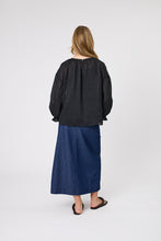 Load image into Gallery viewer, MARLOW POINTE BLOUSE BLACK