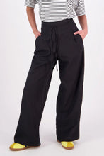 Load image into Gallery viewer, NES RITA LINEN PANT BLACK