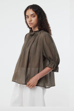 Load image into Gallery viewer, GREGORY PEDDLE TOP KHAKI
