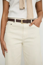 Load image into Gallery viewer, MARLOW THE CURVE BARREL JEAN ECRU