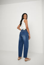 Load image into Gallery viewer, MARLOW THE CURVE BARREL JEAN TRUE BLUE