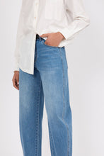 Load image into Gallery viewer, MARLOW THE CURVE BARREL JEAN VINTAGE MID WASH