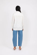 Load image into Gallery viewer, MARLOW THE CURVE BARREL JEAN VINTAGE MID WASH