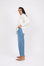 Load image into Gallery viewer, MARLOW THE CURVE BARREL JEAN VINTAGE MID WASH