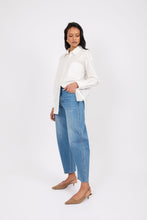 Load image into Gallery viewer, MARLOW THE CURVE BARREL JEAN VINTAGE MID WASH