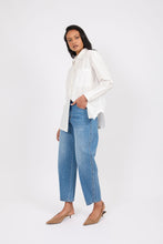 Load image into Gallery viewer, MARLOW THE CURVE BARREL JEAN VINTAGE MID WASH