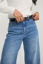 Load image into Gallery viewer, MARLOW THE CURVE BARREL JEAN VINTAGE MID WASH