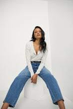 Load image into Gallery viewer, MARLOW THE CURVE BARREL JEAN VINTAGE MID WASH