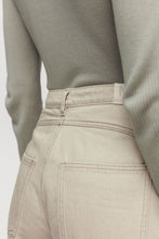 Load image into Gallery viewer, MARLE CURVE SEAM JEAN PARSNIP