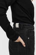 Load image into Gallery viewer, MARLE CURVE SEAM JEAN WASHED BLACK