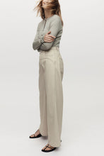 Load image into Gallery viewer, MARLE CURVE SEAM JEAN PARSNIP