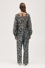 Load image into Gallery viewer, MARLE EVERLY TOP FLORA MARBLE