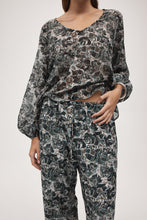 Load image into Gallery viewer, MARLE EVERLY TOP FLORA MARBLE