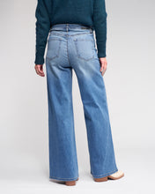 Load image into Gallery viewer, KNEWE GOLDIE JEAN WASHED DENIM