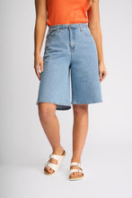 Load image into Gallery viewer, KNEWE ZURI SHORT LIGHT WASH DENIM