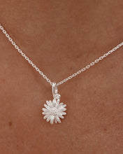 Load image into Gallery viewer, BY CHARLOTTE SILVER BIRTH FLOWER NECKLACE DAISY - APRIL