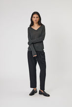 Load image into Gallery viewer, MARLOW ALTO MERINO V NECK MOSS