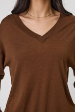 Load image into Gallery viewer, MARLOW ALTO MERINO V NECK WALNUT